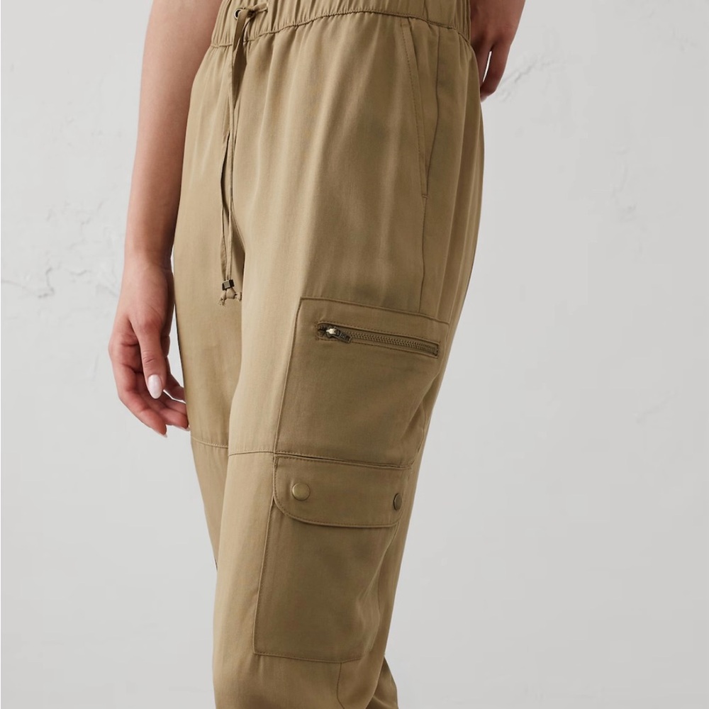 Banana Republic Tensel Cargo Jogger Pants with Elastic Waistband - Picture 5 of 6